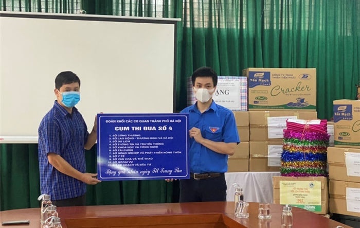 Đoàn Thanh niên Cụm thi đua số 4 thành phố Hà Nội tặng quà Tết Trung thu cho trẻ em tại các trung tâm Bảo trợ xã hội Hà Nội