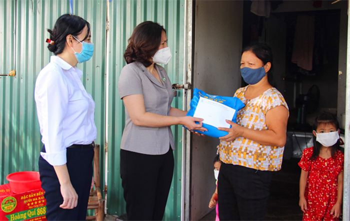 Hội Liên hiệp Phụ nữ Thành phố: Trao 480 suất quà cho phụ nữ di cư tại 11 phường 