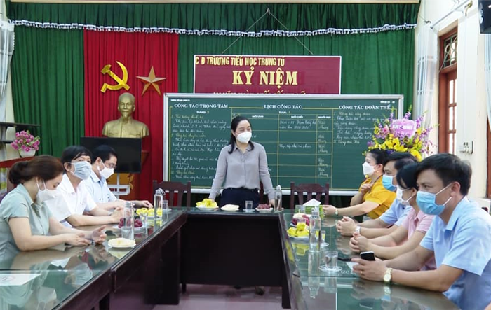 Bí thư Huyện ủy Ứng Hòa kiểm tra công tác chi trả, hỗ trợ các đối tượng chịu ảnh hưởng do dịch Covid-19