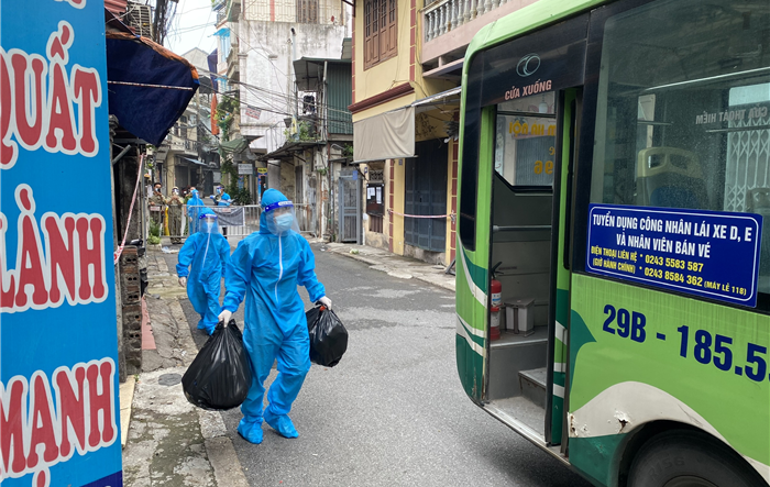 Quận Đống Đa: Đưa 8 hộ gia đình tại ngách 67 ngõ 88 phố Trần Quý Cáp, phường Văn Chương đi cách ly tập trung 