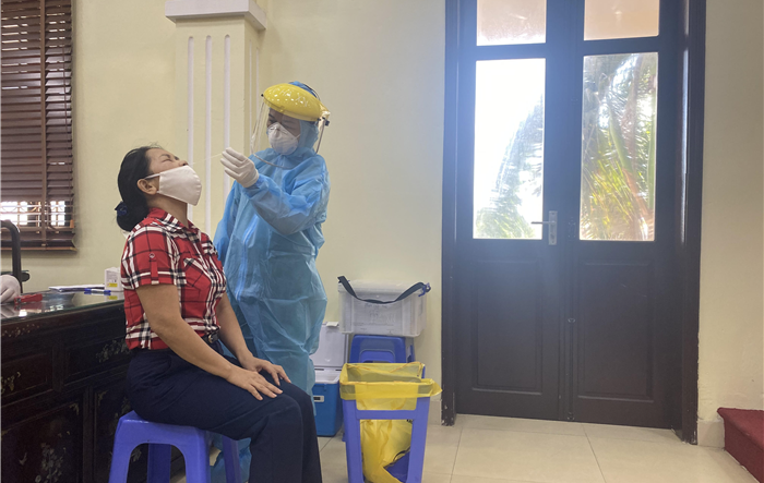Huyện Sóc Sơn đạt 97,68% tiêm vắc xin  và 100,2% kế hoạch tiêm chủng và xét nghiệm Covid-19 diện rộng 