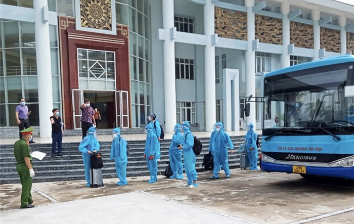 Quận Thanh Xuân bắt đầu đón người dân phường Thanh Xuân Trung đi cách ly trở về