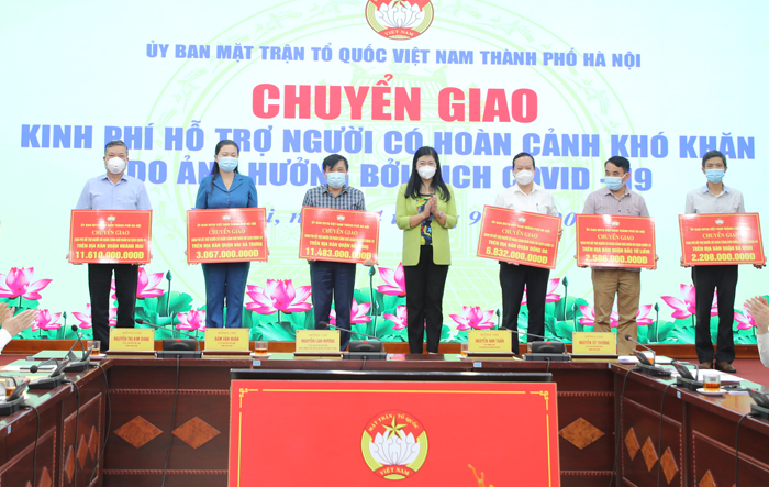  Ủy ban MTTQ Việt Nam Thành phố chuyển giao trên 85,9 tỷ đồng hỗ trợ người gặp khó khăn do ảnh hưởng của dịch Covid-19