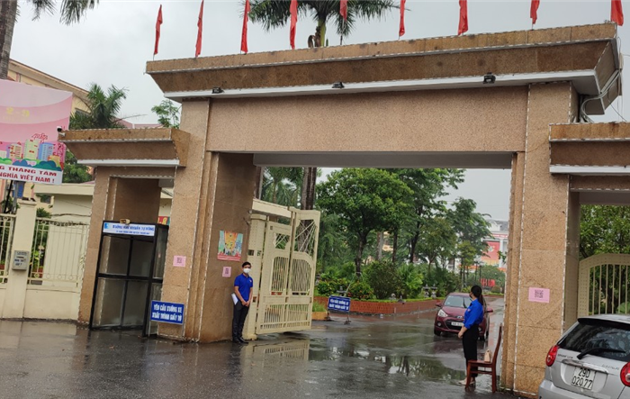 Huyện Thanh Oai: 100% cán bộ, công chức, viên chức, người lao động thực hiện việc quét mã QR Code, khai báo y tế hàng ngày