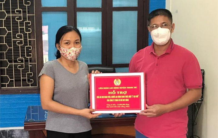 Liên đoàn Lao động huyện Thanh Trì hỗ trợ 82 triệu đồng cho đoàn viên, người lao động trên địa bàn Huyện thực hiện “3 tại chỗ”