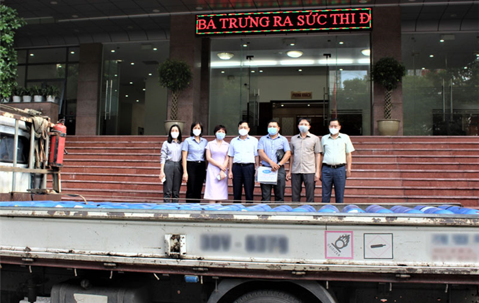 Quận Hai Bà Trưng tiếp nhận thiết bị y tế phục vụ công tác phòng, chống dịch Covid-19