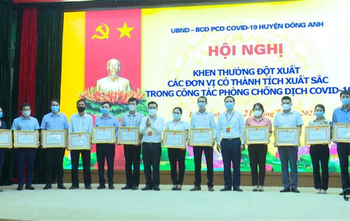 Khen thưởng 15 tập thể, hộ gia đình, cá nhân có thành tích trong phòng, chống dịch Covid-19