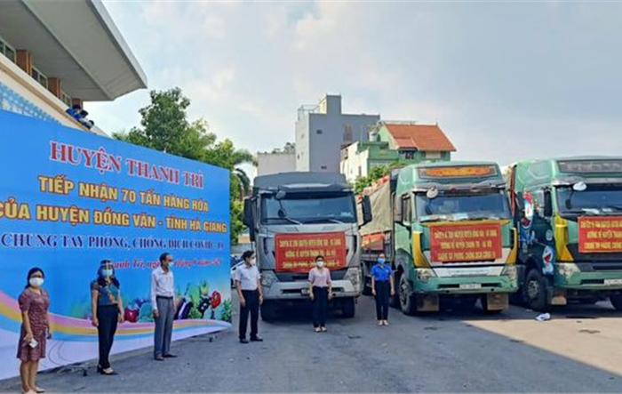 Huyện Đồng Văn, tỉnh Hà Giang trao tặng huyện Thanh Trì 70 tấn lương thực, nông sản 