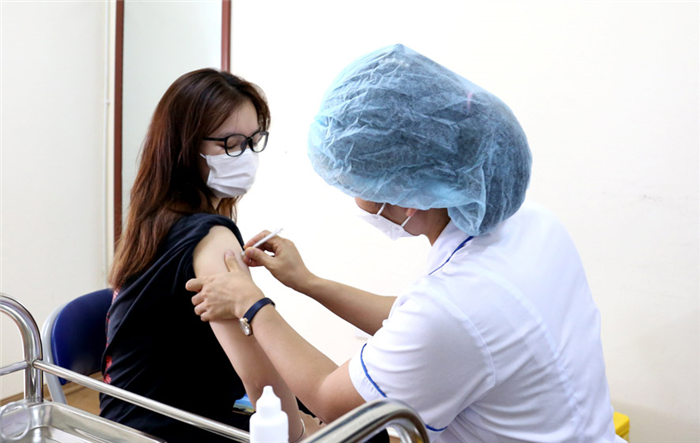 Triển khai tiêm chủng vắc xin Covid-19 trên địa bàn thành phố Hà Nội đợt 12
