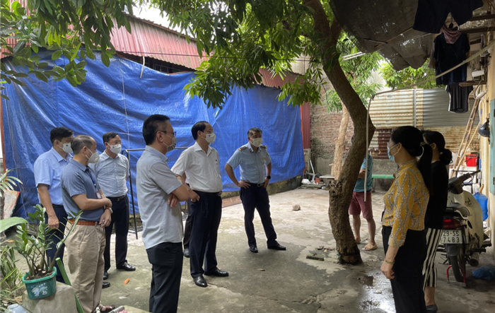 Trưởng ban Dân vận Thành ủy Hà Nội kiểm tra thực tế mô hình “Mái ấm mùa dịch” tại quận Long Biên