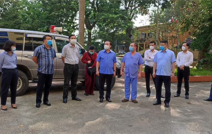 Phó Chủ tịch UBND Thành phố Chử Xuân Dũng kiểm tra công tác phòng, chống dịch Covid-19 trên địa bàn huyện Thanh Oai