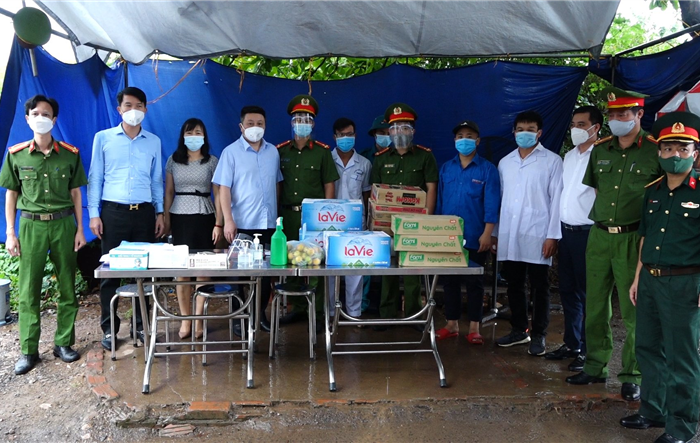 Lãnh đạo huyện Thanh Oai kiểm tra, động viên các chốt kiểm soát phòng, chống dịch Covid-19 trên địa bàn