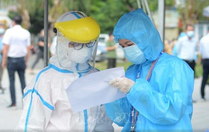 Đừng làm con nhộng trong tổ kén