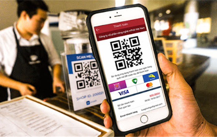 Quét mã QR Code đối với khách hàng đến mua sắm