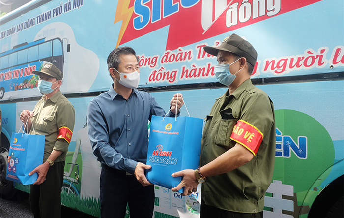 1.000 túi “An sinh Công đoàn” đến với người lao động quận Ba Đình