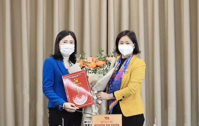 Đồng chí Đỗ Thị Lan Hương giữ chức vụ Phó Chánh Văn phòng Thành ủy Hà Nội