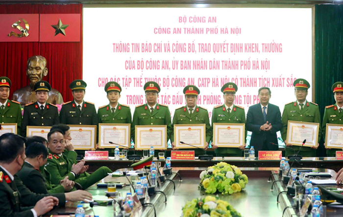 Công an thành phố Hà Nội khen thưởng nhiều tập thể, cán bộ trong công tác đấu tranh phòng, chống tội phạm 