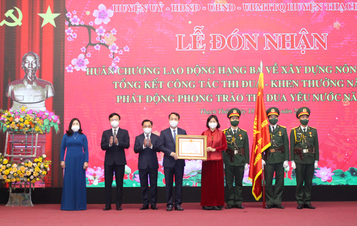 Huyện Thạch Thất đón nhận Huân chương Lao động hạng Ba trong công tác xây dựng nông thôn mới