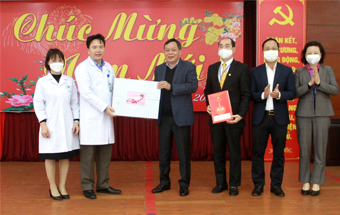 Hỗ trợ bệnh viện Đa khoa Đức Giang thực hiện nhiệm nhiệm vụ chăm sóc sức khỏe Nhân dân