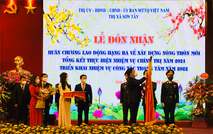Thị xã Sơn Tây long trọng đón nhận Huân chương Lao động hạng Ba