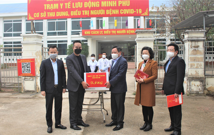 Phó Bí thư Thành ủy Nguyễn Văn Phong kiểm tra  công tác phòng, chống dịch tại huyện Sóc Sơn