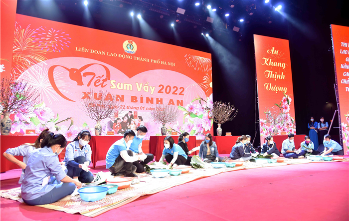 Lãnh đạo Thành phố dự chương trình “Tết Sum vầy - Xuân bình an” cùng công nhân, lao động