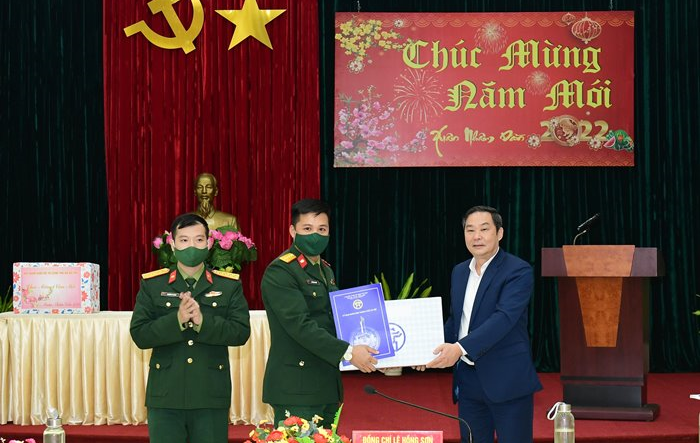 Phó Chủ tịch Thường trực UBND Thành phố thăm và chúc Tết các đơn vị lực lượng vũ trang Thủ đô