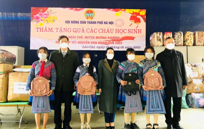 Hội Nông dân thành phố Hà Nội thăm, tặng quà cho hội viên nông dân trên địa bàn hai tỉnh Lào Cai, Sơn La