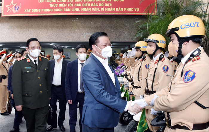 Bí thư Thành ủy Đinh Tiến Dũng thăm, chúc Tết Phòng Cảnh sát giao thông