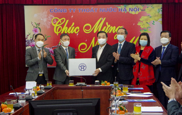 Chủ tịch UBND Thành phố thăm, động viên các đơn vị trực Tết