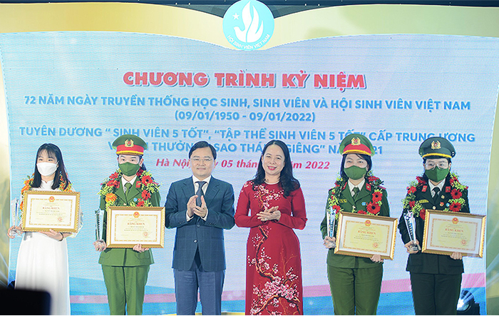 Tuyên dương 291 “Sinh viên 5 tốt” và 109 “Sao Tháng Giêng”