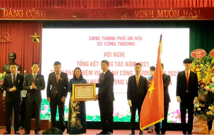 Sở Công Thương Hà Nội đón nhận Huân chương Lao động hạng Ba