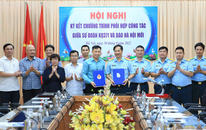 Phối hợp tuyên truyền 50 năm Chiến thắng ''Hà Nội - Điện Biên Phủ trên không''