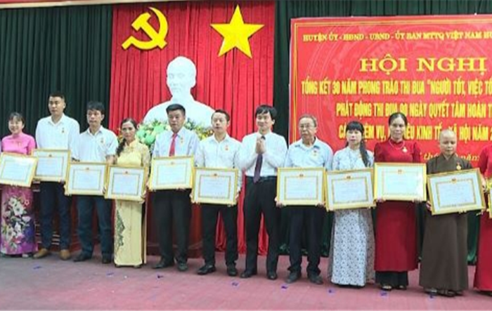 Người cán bộ hết lòng với công việc
