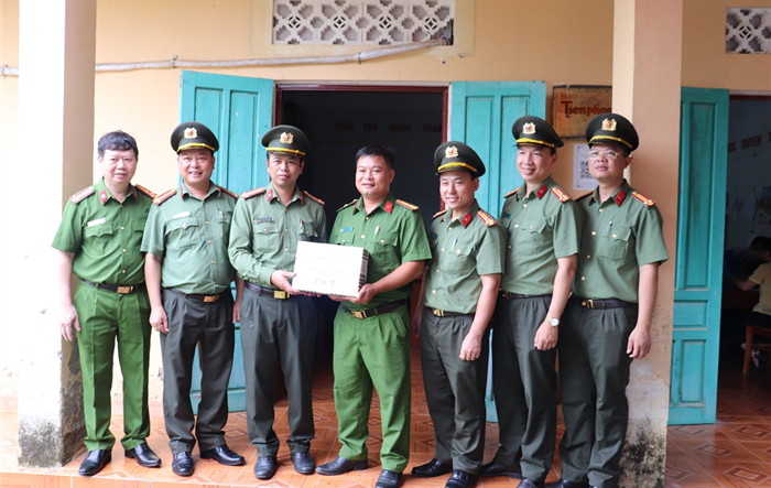 Cụm thi đua số 12 - Công an thành phố Hà Nội tổ chức đợt sinh hoạt chính trị về nguồn tại tỉnh Tuyên Quang