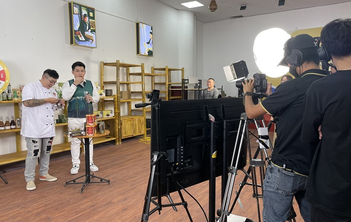 Livestream xúc tiến thương mại sản phẩm OCOP của Hà Nội trên nền tảng TikTok 