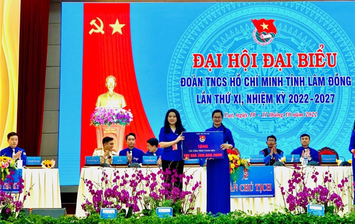 Tuổi trẻ Thủ đô trao tặng các công trình thanh niên tại Đại hội Đoàn tỉnh Lâm Đồng lần thứ XI