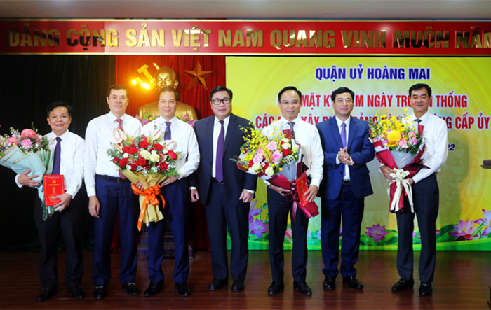 Quận ủy Hoàng Mai gặp mặt các ban xây dựng Đảng và Văn phòng cấp ủy