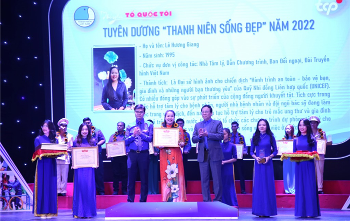 Lễ trao giải thưởng “Thanh niên sống đẹp” năm 2022 và giải thưởng “15 tháng 10”