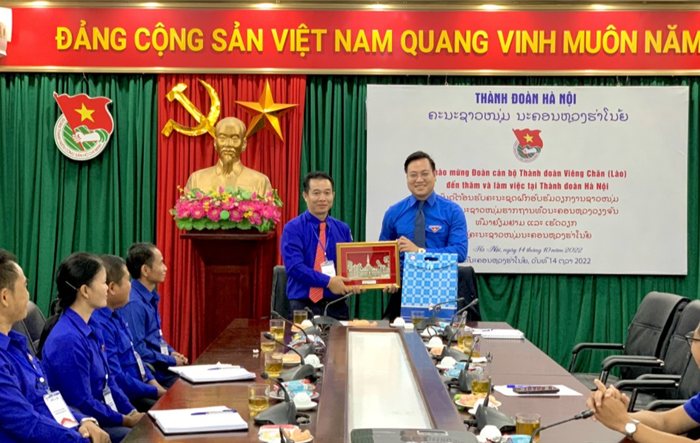 Đoàn đại biểu Thành đoàn Viêng Chăn thăm, làm việc tại Thành đoàn Hà Nội