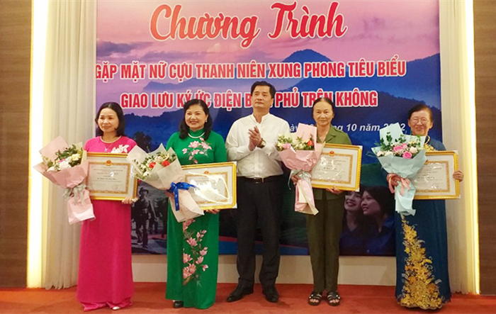Gặp mặt nữ cựu thanh niên xung phong tiêu biểu; giao lưu ký ức “Điện Biên Phủ trên không”
