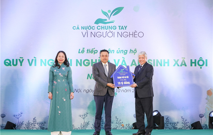 Quỹ “Vì người nghèo” và “Chương trình an sinh xã hội” có thêm gần 1.200 tỷ đồng ủng hộ
