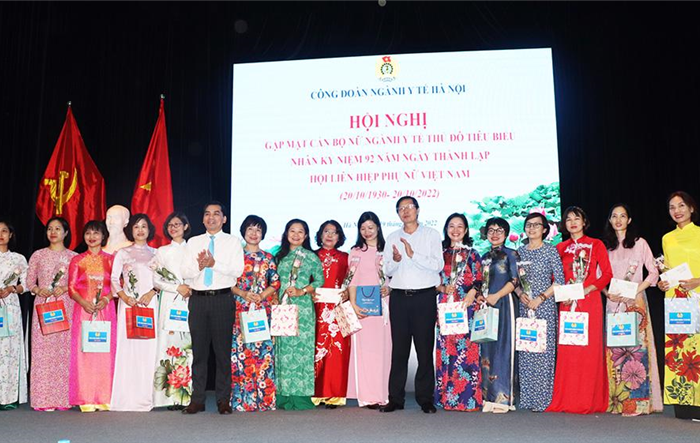 Biểu dương 189 cán bộ nữ ngành Y tế Thủ đô tiêu biểu