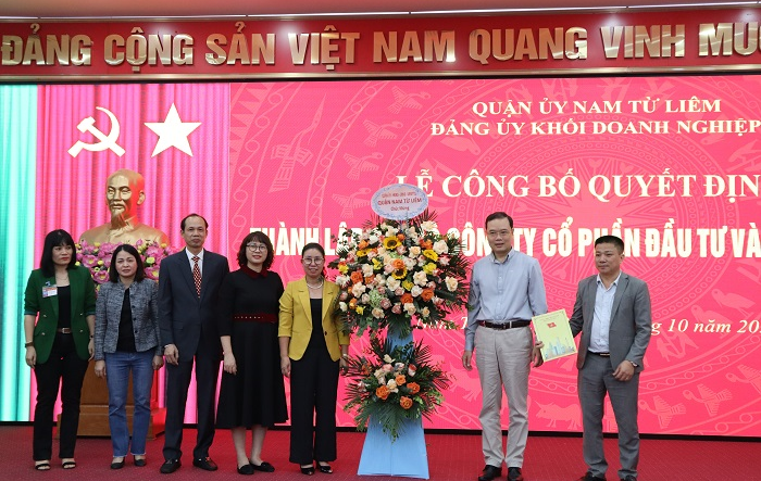 Lễ công bố quyết định thành lập Chi bộ Công ty Cổ phần Đầu tư và Thương mại DKT