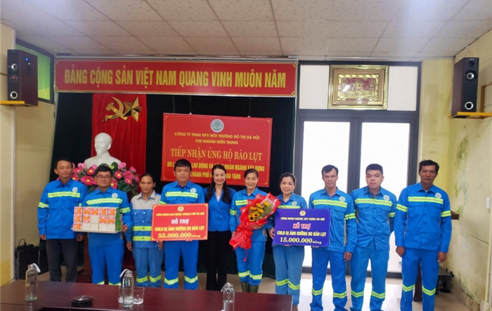 Công đoàn ngành Xây dựng Hà Nội thăm, tặng quà động viên đoàn viên khu vực miền Trung