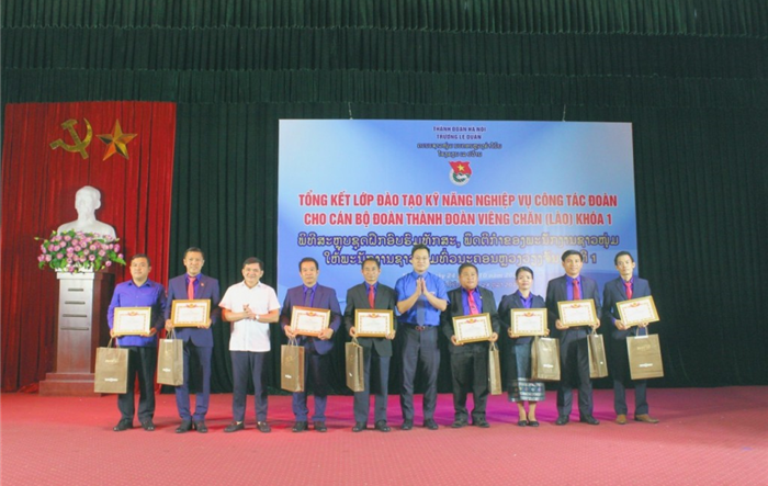 Tổng kết lớp đào tạo kĩ năng, nghiệp vụ công tác Đoàn cho cán bộ Đoàn Thành đoàn Viêng Chăn khóa I