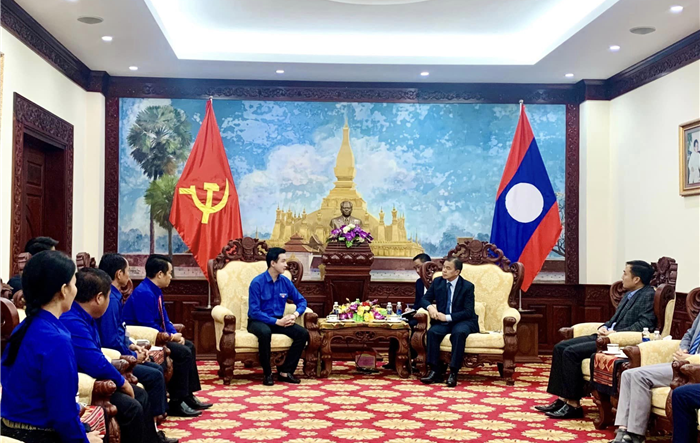 Đoàn đại biểu lớp cán bộ Đoàn Thành đoàn Viêng Chăn chào xã giao Đại sứ quán nước Cộng hoà Dân chủ nhân dân Lào tại Việt Nam