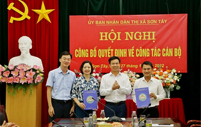 Đồng chí Đinh Duy Hưng được bổ nhiệm giữ chức vụ Trưởng phòng Nội vụ thị xã Sơn Tây