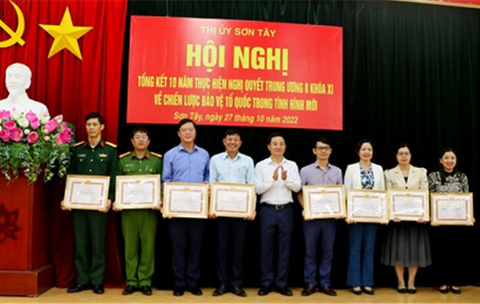 Thị uỷ Sơn Tây tổng kết 10 năm thực hiện Nghị quyết Trung ương 8 khóa XI về Chiến lược bảo vệ Tổ quốc trong tình hình mới