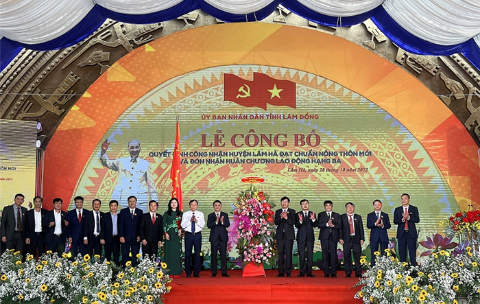 Lãnh đạo thành phố Hà Nội dự lễ công bố quyết định công nhận huyện Lâm Hà, tỉnh Lâm Đồng đạt chuẩn nông thôn mới